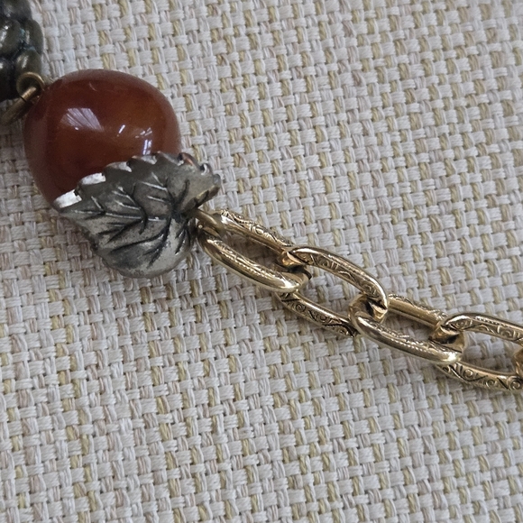 Faux Ambe Bead Necklace Leaves 18" Fall Colors Silver and Gold tone - Picture 3 of 10